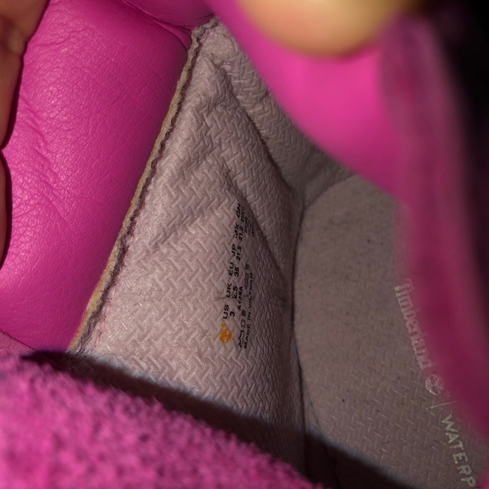 Pink Timberlands - Picture 5 of 5